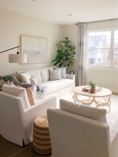 How to Decorate a Living Room with Neutral Tones