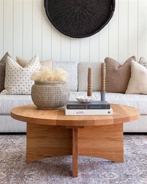 Living Room Decor Ideas with a Minimalist Coffee Table